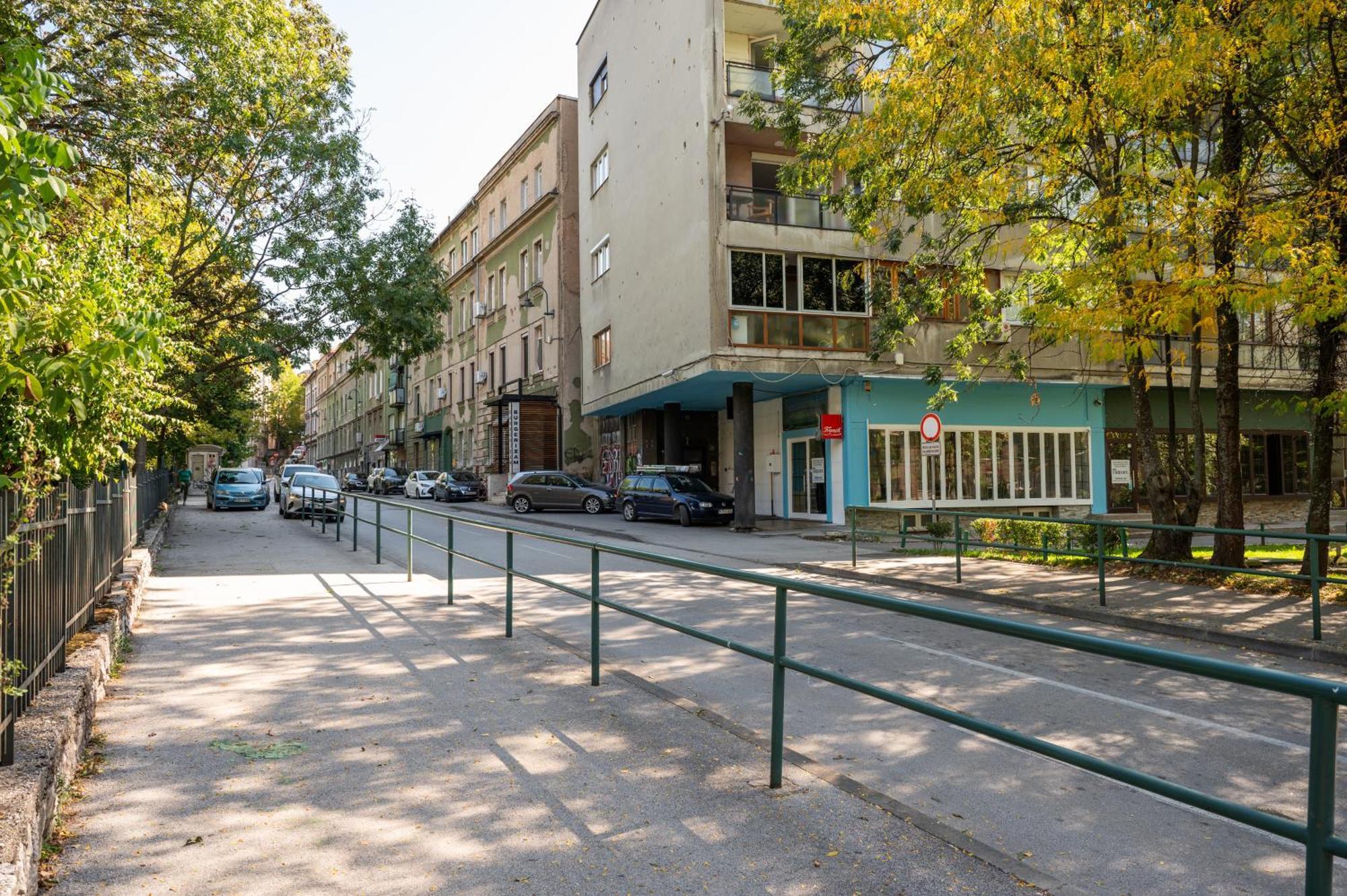 Chic 3bdr - Beautiful Neighbourhood Apartment