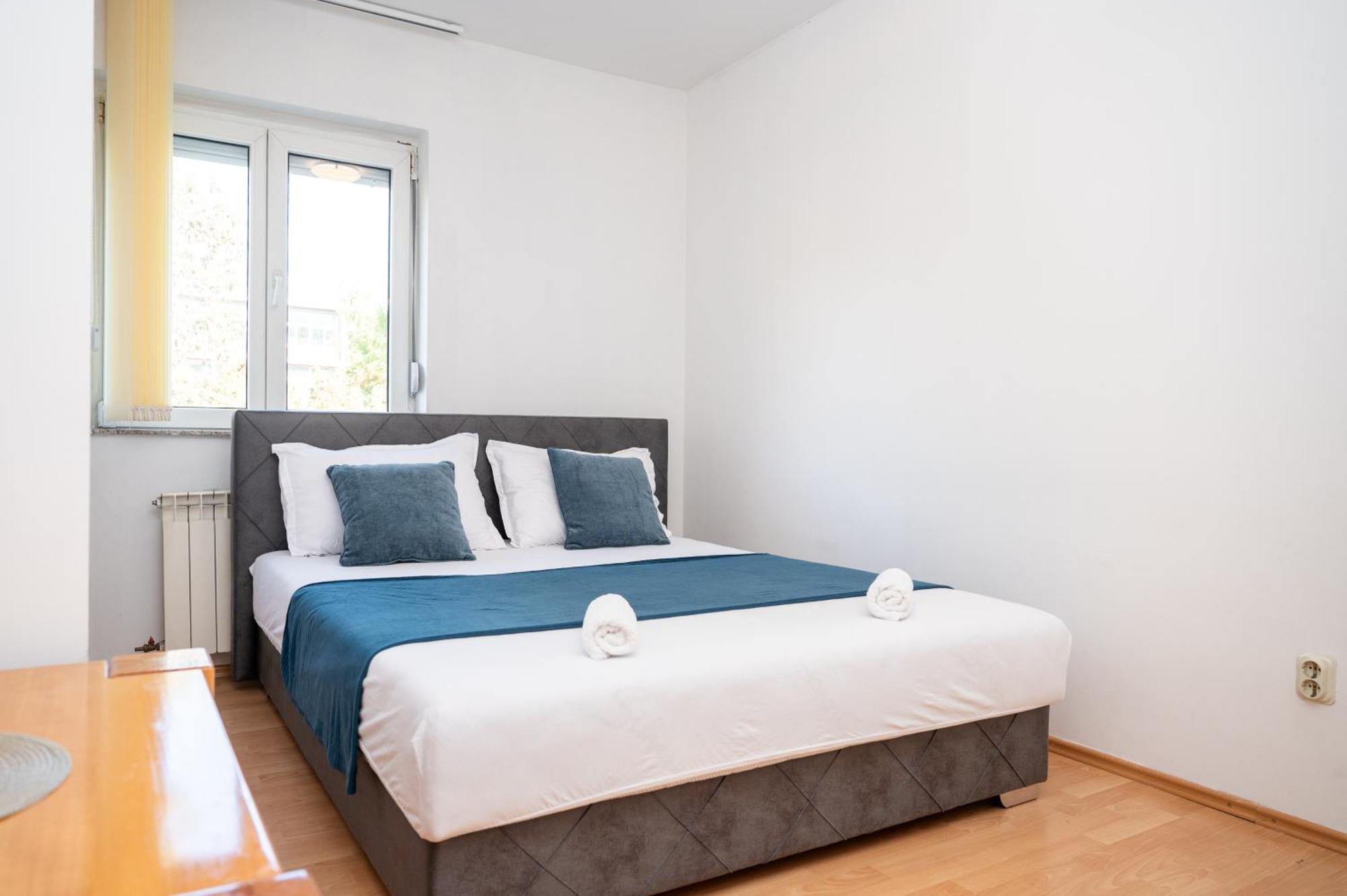 Apartment Chic 3bdr - Beautiful Neighbourhood